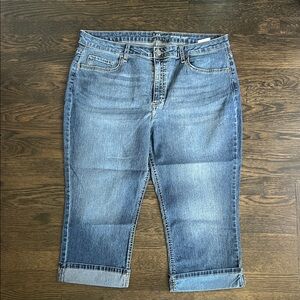 Lee Women's Mid Rise Capri Cropped Blue Jeans